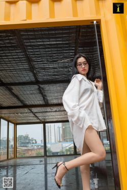 白丝美女被c